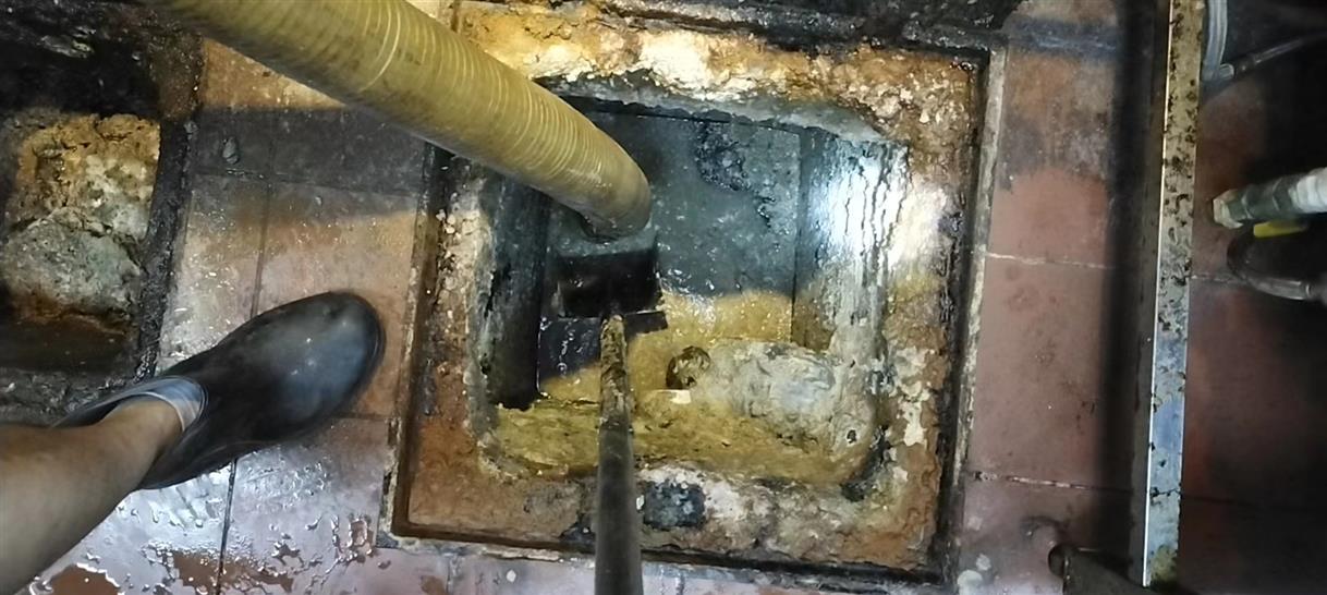 二连浩特化油池清理-污水池清掏