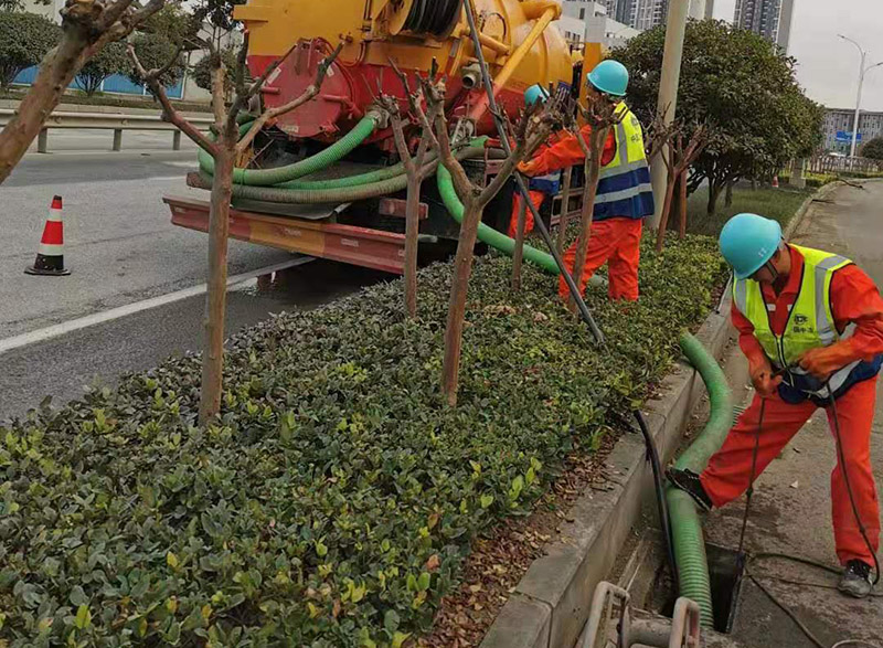 二连浩特市政管道清淤